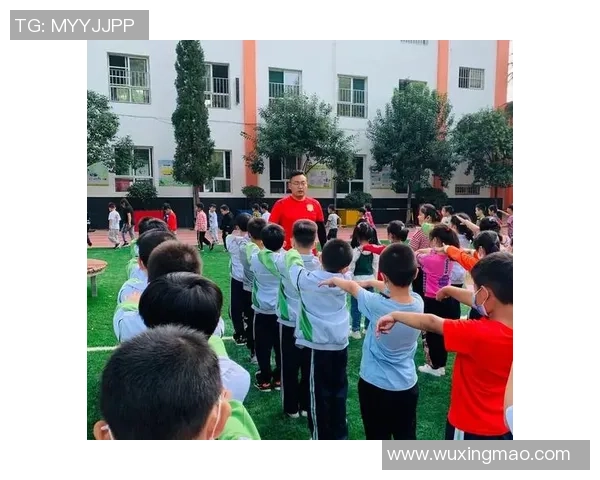 小学低年级足球启蒙课程探索与实践活动的有效策略与方法分享